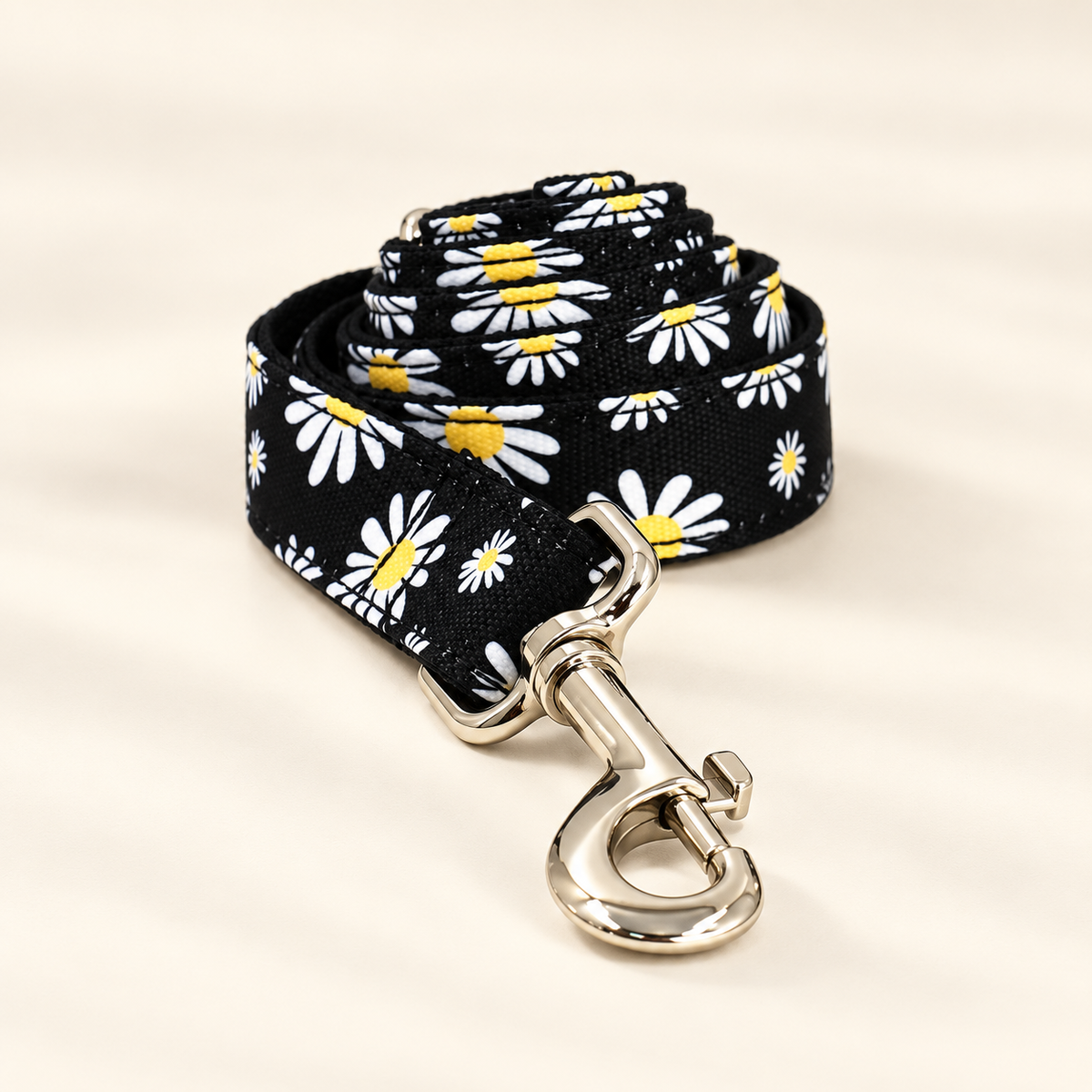 Daisy Delight leash in Barkin’ Hound warm ivory luxury presentation