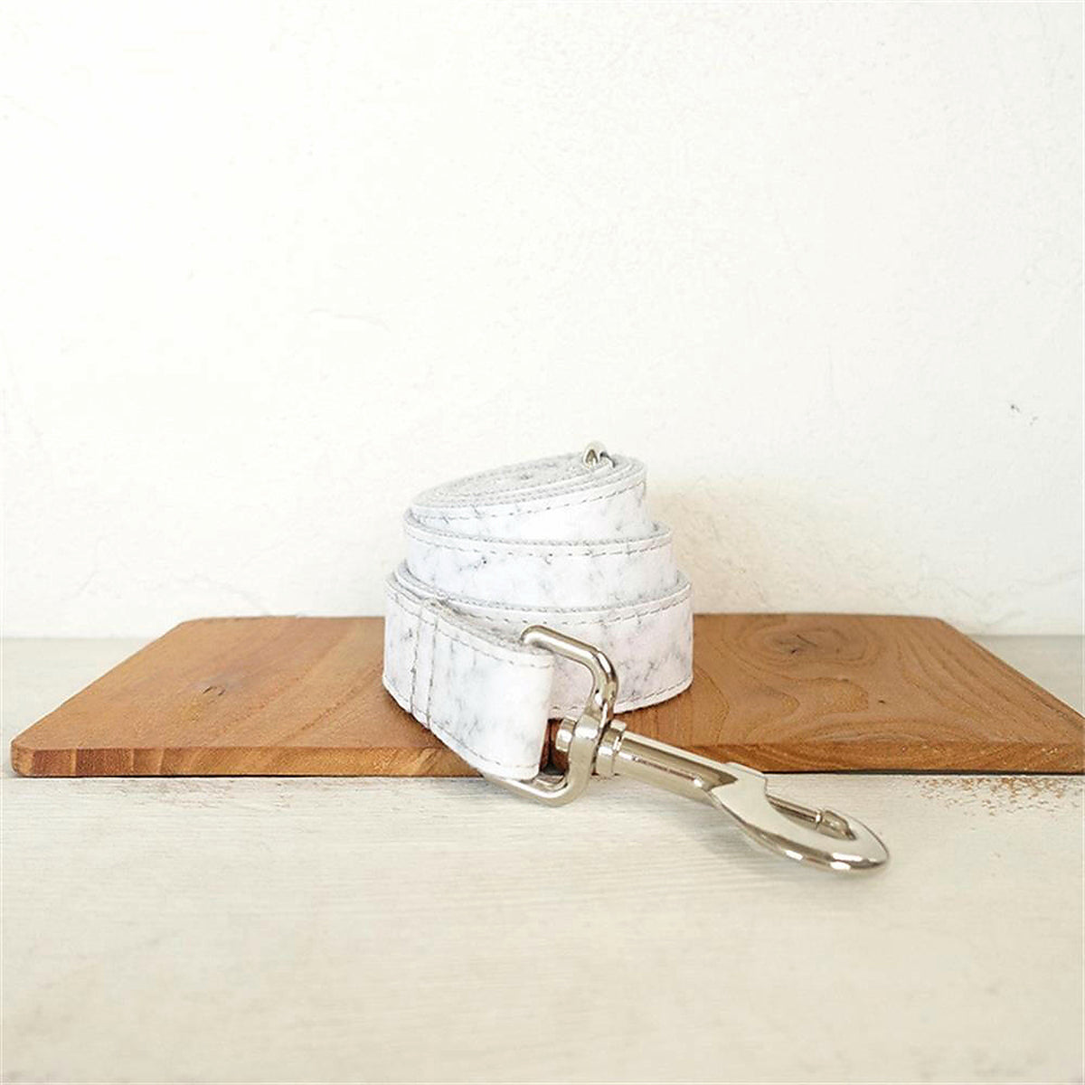 Marble Marvel silver hardware leash in Barkin’ Hound Luxury 2.0 presentation