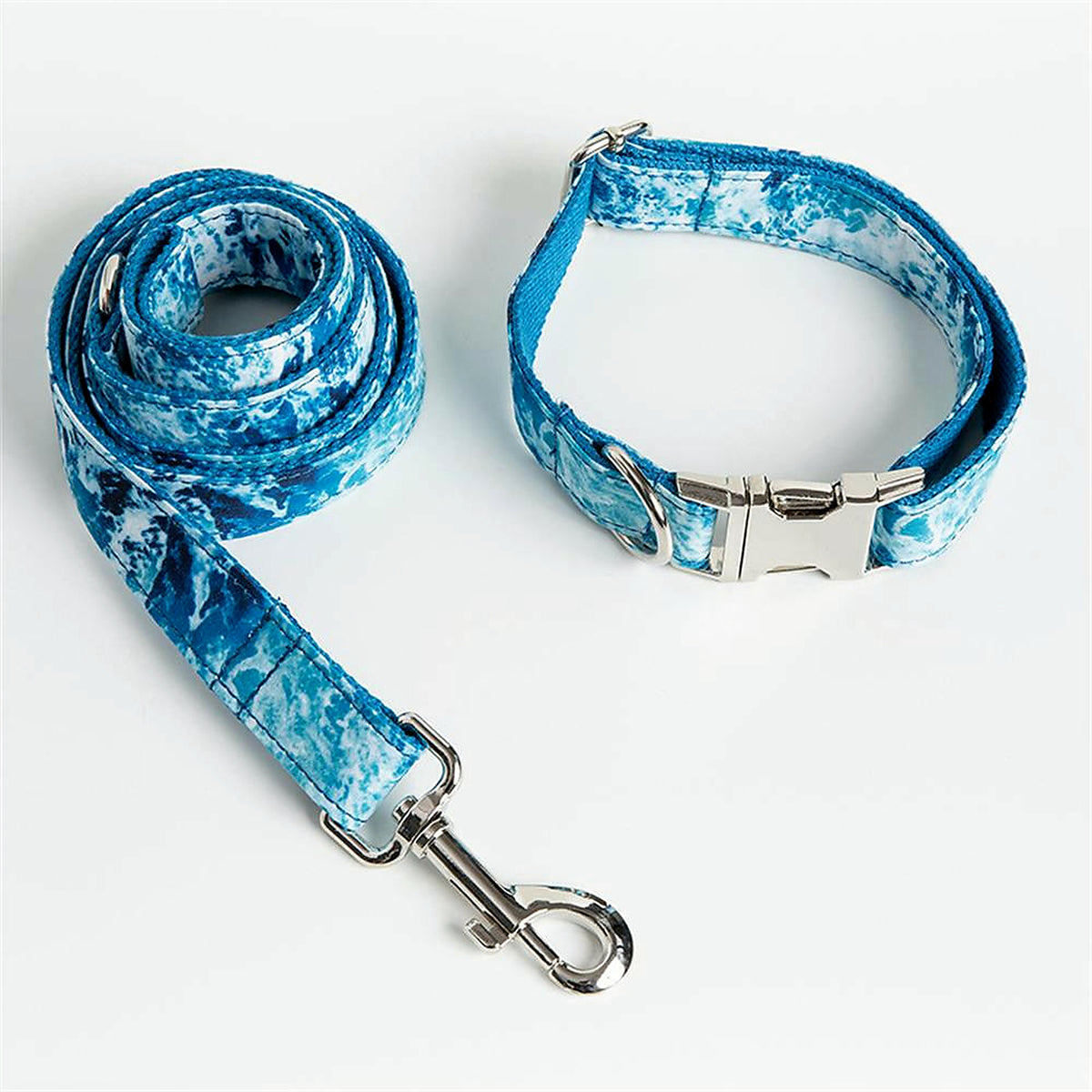 Sea Spray collar and leash detail